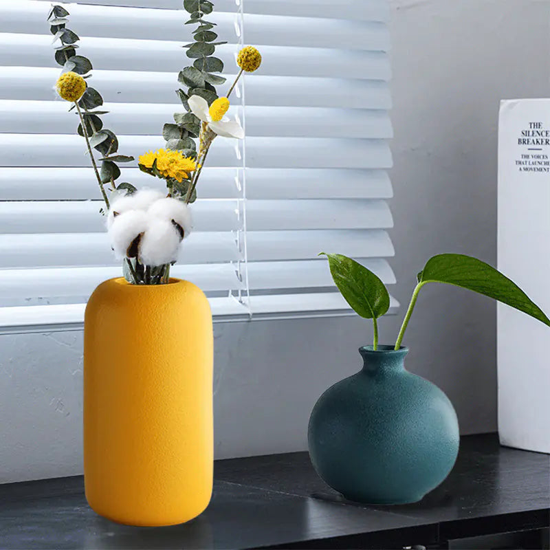 Elegant Nordic Ceramic Vase - Modern Minimalist Decor Vase for Dried Flowers